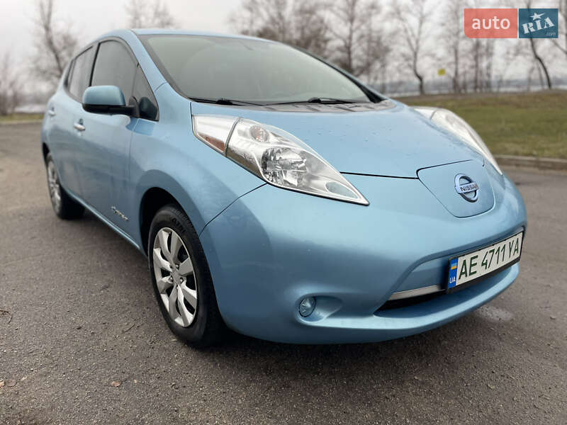Хетчбек Nissan Leaf 2014 в Дніпрі