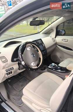 Хэтчбек Nissan Leaf 2015 в 