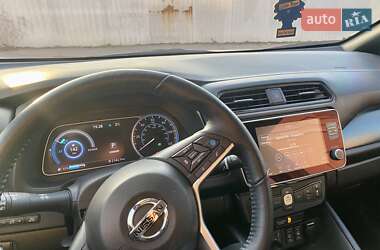 Хэтчбек Nissan Leaf 2020 в 
