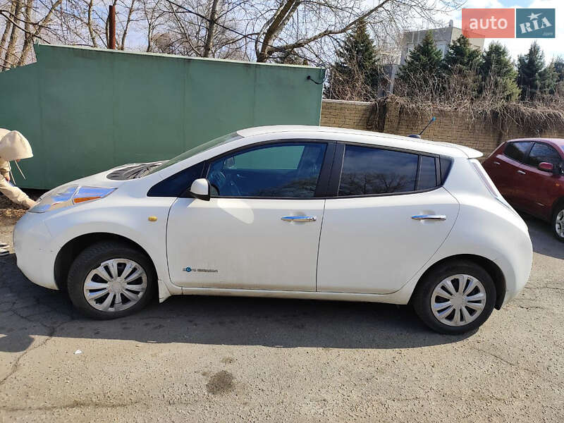 Хэтчбек Nissan Leaf 2014 в Днепре
