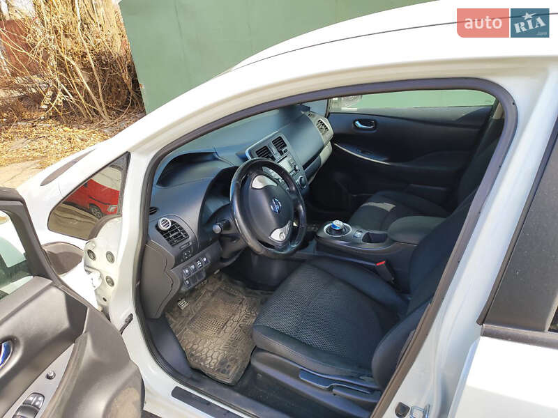 Хэтчбек Nissan Leaf 2014 в Днепре
