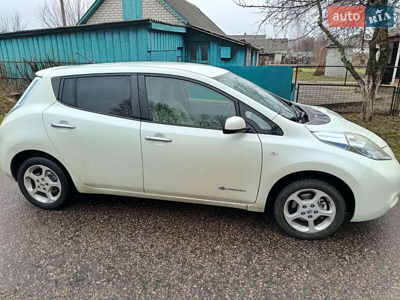 Хэтчбек Nissan Leaf 2012 в Березане