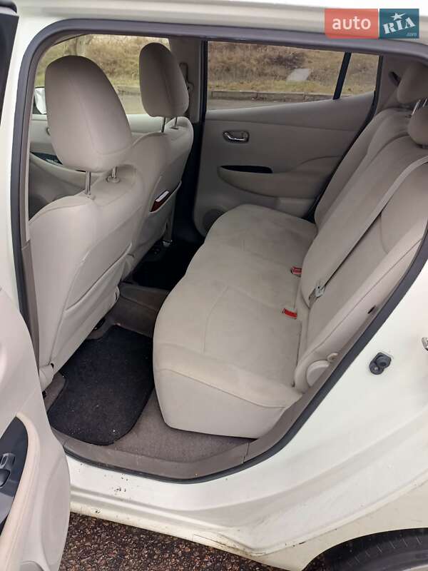 Хэтчбек Nissan Leaf 2012 в Березане
