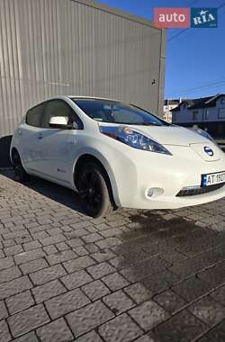 Хэтчбек Nissan Leaf 2012 в 