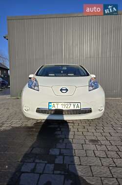 Хэтчбек Nissan Leaf 2012 в 