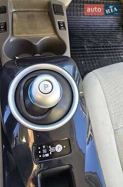 Хэтчбек Nissan Leaf 2012 в 