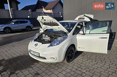Хэтчбек Nissan Leaf 2012 в 