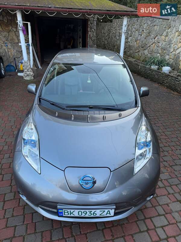 Хетчбек Nissan Leaf 2016 в Рівному