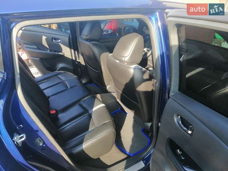 Хэтчбек Nissan Leaf 2017 в Киеве