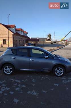 Хэтчбек Nissan Leaf 2014 в 