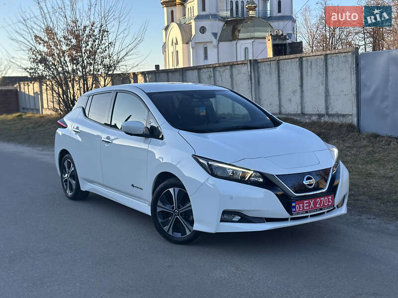 Хэтчбек Nissan Leaf 2019 в 