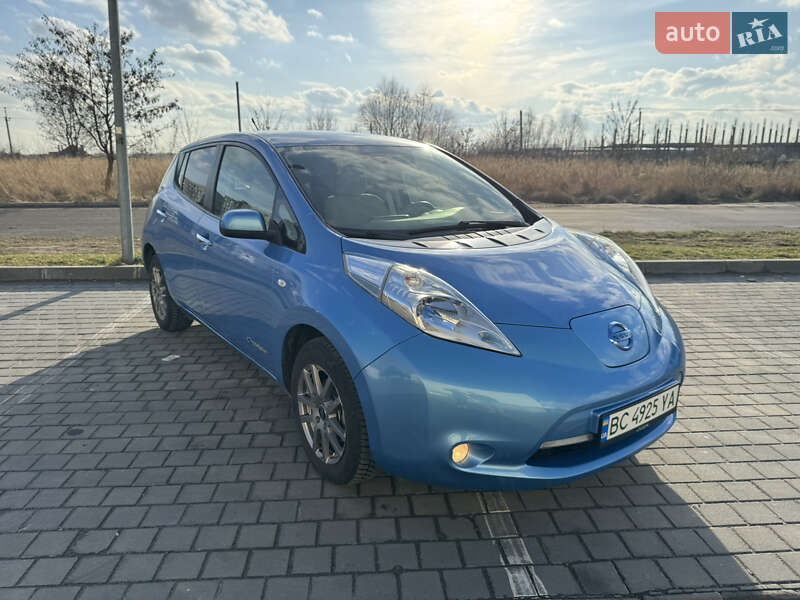 Хетчбек Nissan Leaf 2013 в 