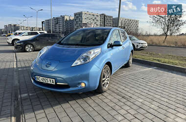 Хетчбек Nissan Leaf 2013 в 