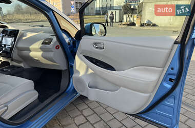 Хетчбек Nissan Leaf 2013 в 