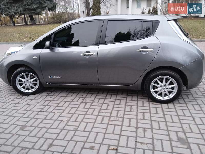 Хэтчбек Nissan Leaf 2015 в Тернополе
