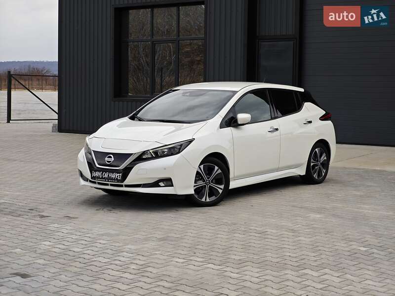 Хетчбек Nissan Leaf 2020 в 