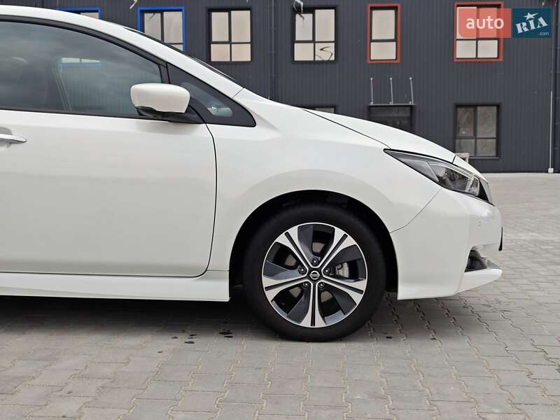 Хэтчбек Nissan Leaf 2020 в Дубно