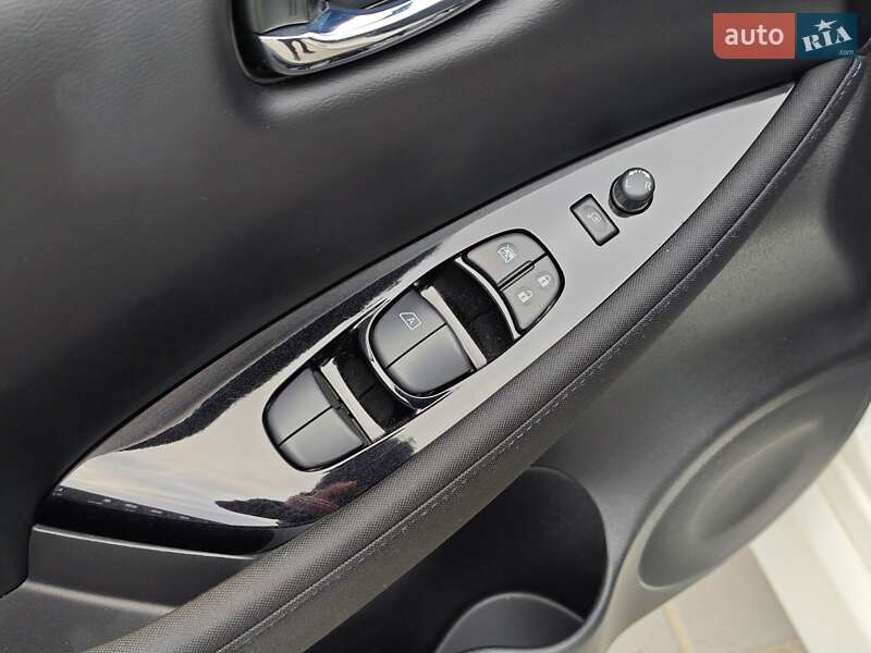 Хэтчбек Nissan Leaf 2020 в Дубно