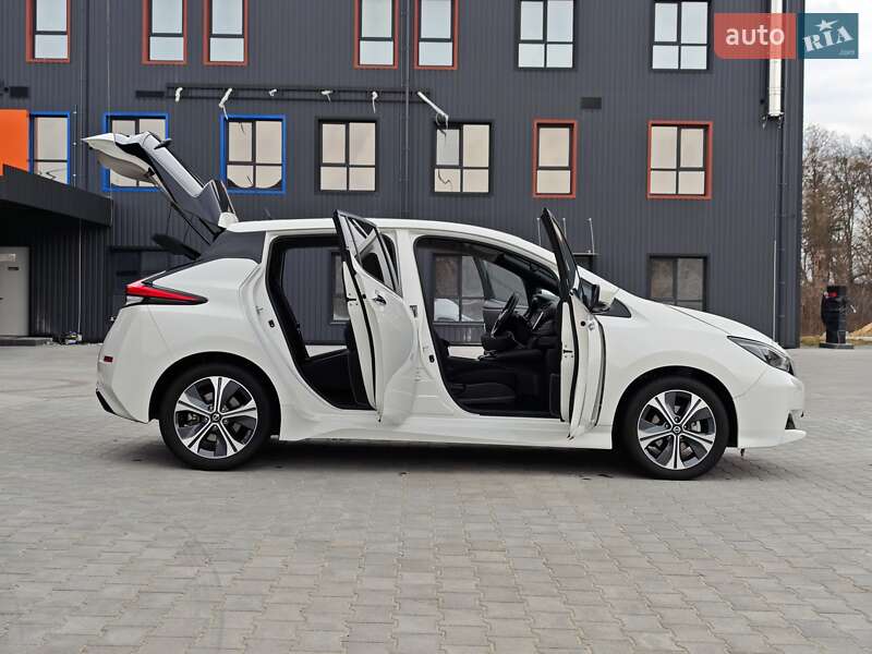 Хэтчбек Nissan Leaf 2020 в Дубно