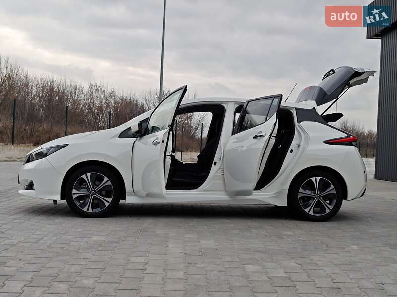 Хэтчбек Nissan Leaf 2020 в Дубно