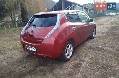 Хэтчбек Nissan Leaf 2012 в 