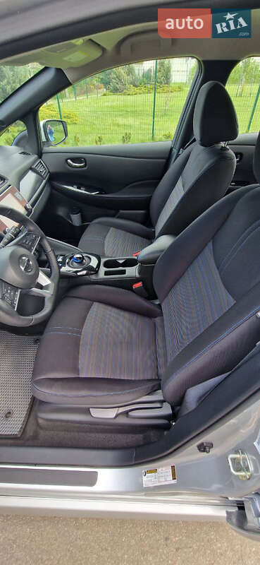 Хэтчбек Nissan Leaf 2021 в Днепре