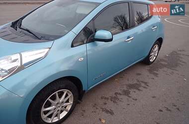 Хэтчбек Nissan Leaf 2015 в 