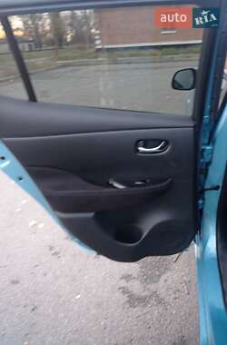 Хэтчбек Nissan Leaf 2015 в 