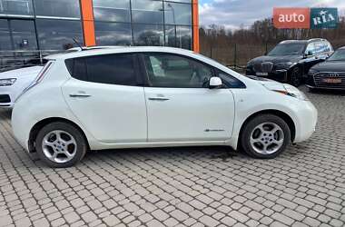 Хэтчбек Nissan Leaf 2011 в 