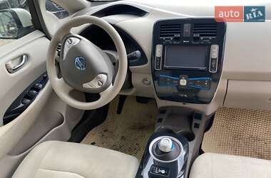 Хэтчбек Nissan Leaf 2011 в 