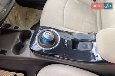 Хэтчбек Nissan Leaf 2011 в 
