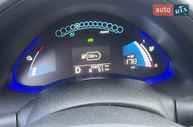 Хэтчбек Nissan Leaf 2016 в 