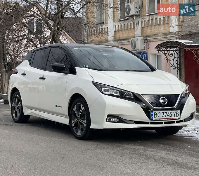 Хэтчбек Nissan Leaf 2020 в 