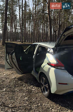 Хэтчбек Nissan Leaf 2018 в 