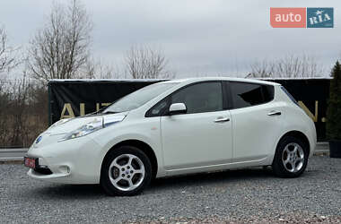 Хэтчбек Nissan Leaf 2012 в 