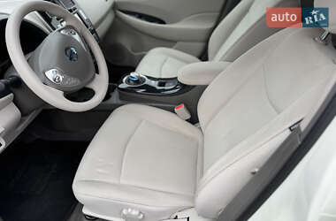 Хэтчбек Nissan Leaf 2012 в 