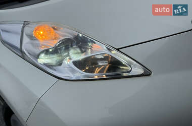 Хэтчбек Nissan Leaf 2012 в 