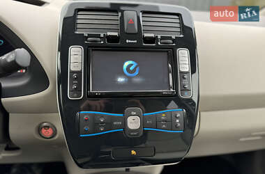 Хэтчбек Nissan Leaf 2012 в 