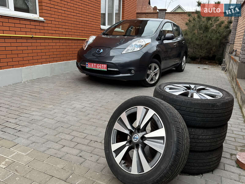 Хэтчбек Nissan Leaf 2013 в Виннице