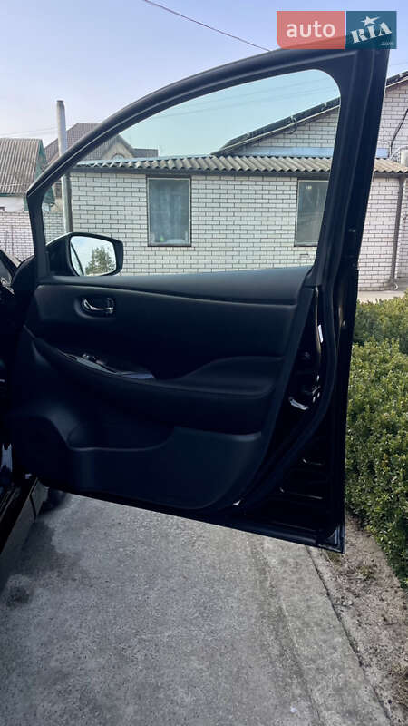 Хэтчбек Nissan Leaf 2020 в Киеве