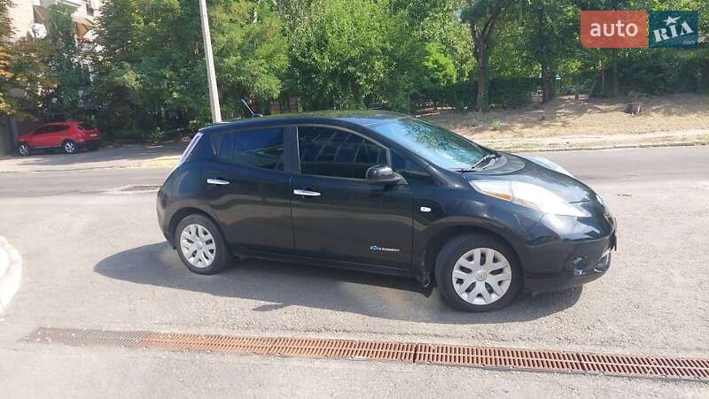 Хетчбек Nissan Leaf 2013 в Запоріжжі