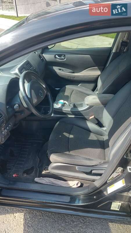 Хетчбек Nissan Leaf 2013 в Запоріжжі