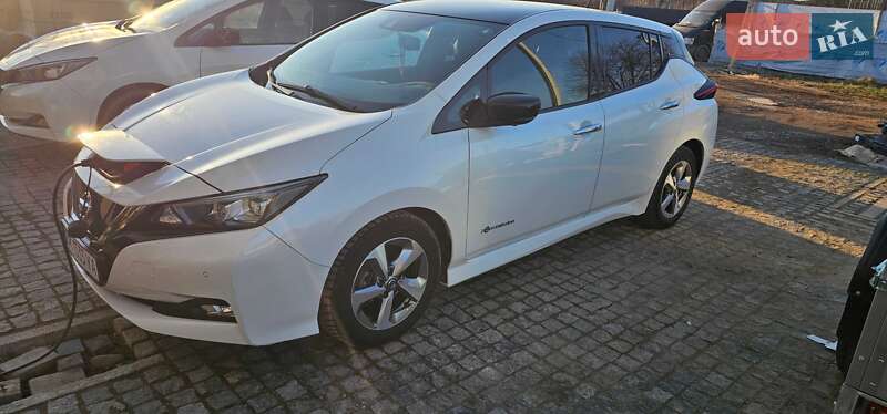 Хэтчбек Nissan Leaf 2018 в Ужгороде