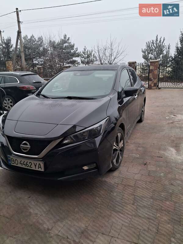 Хэтчбек Nissan Leaf 2018 в 