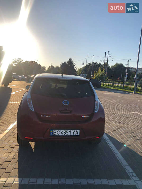 Хэтчбек Nissan Leaf 2014 в Львове