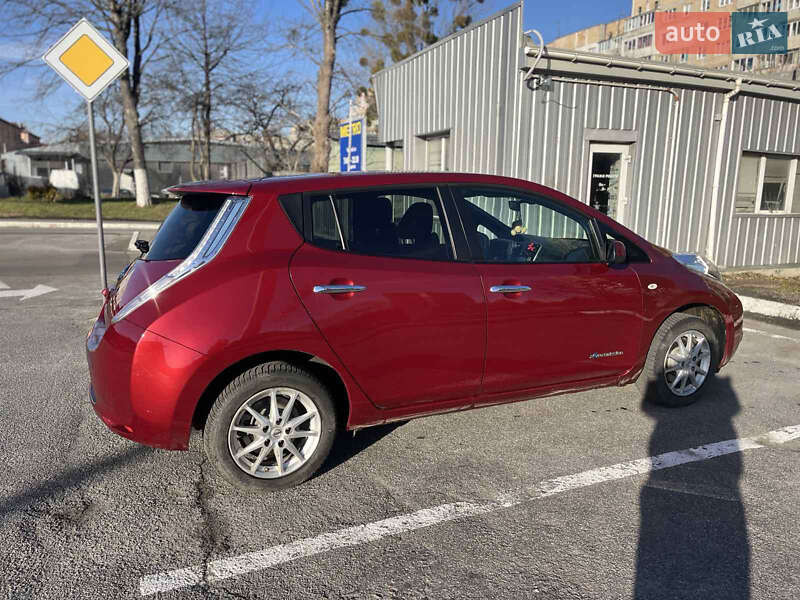 Хэтчбек Nissan Leaf 2014 в Львове