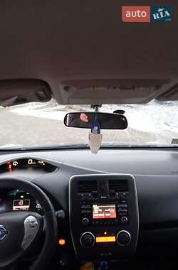Хетчбек Nissan Leaf 2015 в 