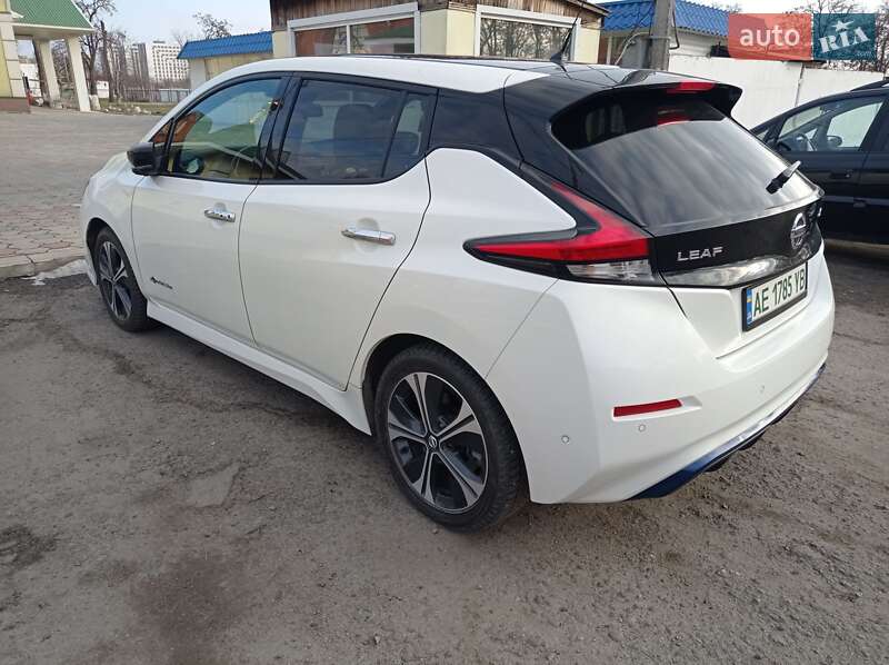Хетчбек Nissan Leaf 2018 в Дніпрі