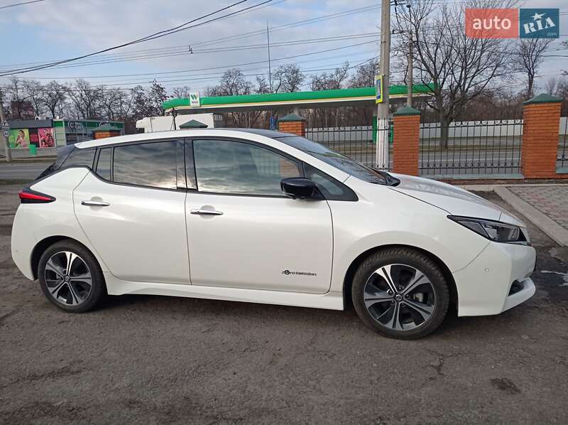 Хетчбек Nissan Leaf 2018 в Дніпрі