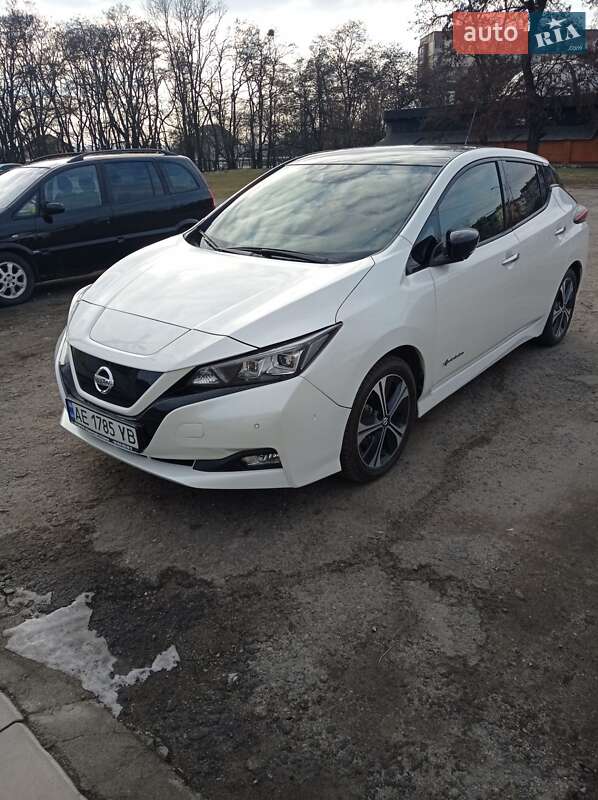 Хетчбек Nissan Leaf 2018 в Дніпрі